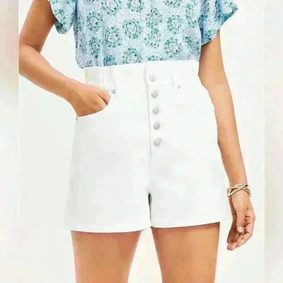 LOFT Button Front High Rise Paperbag Pull On Denim Shorts in White, Never worn - Picture 1 of 4